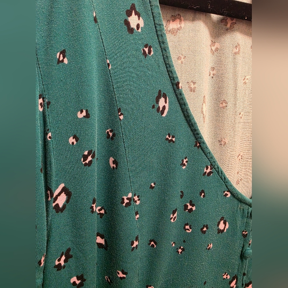 🌴 Torrid Teal V-Neck Top with Pink and Black Accents - Picture 6 of 6